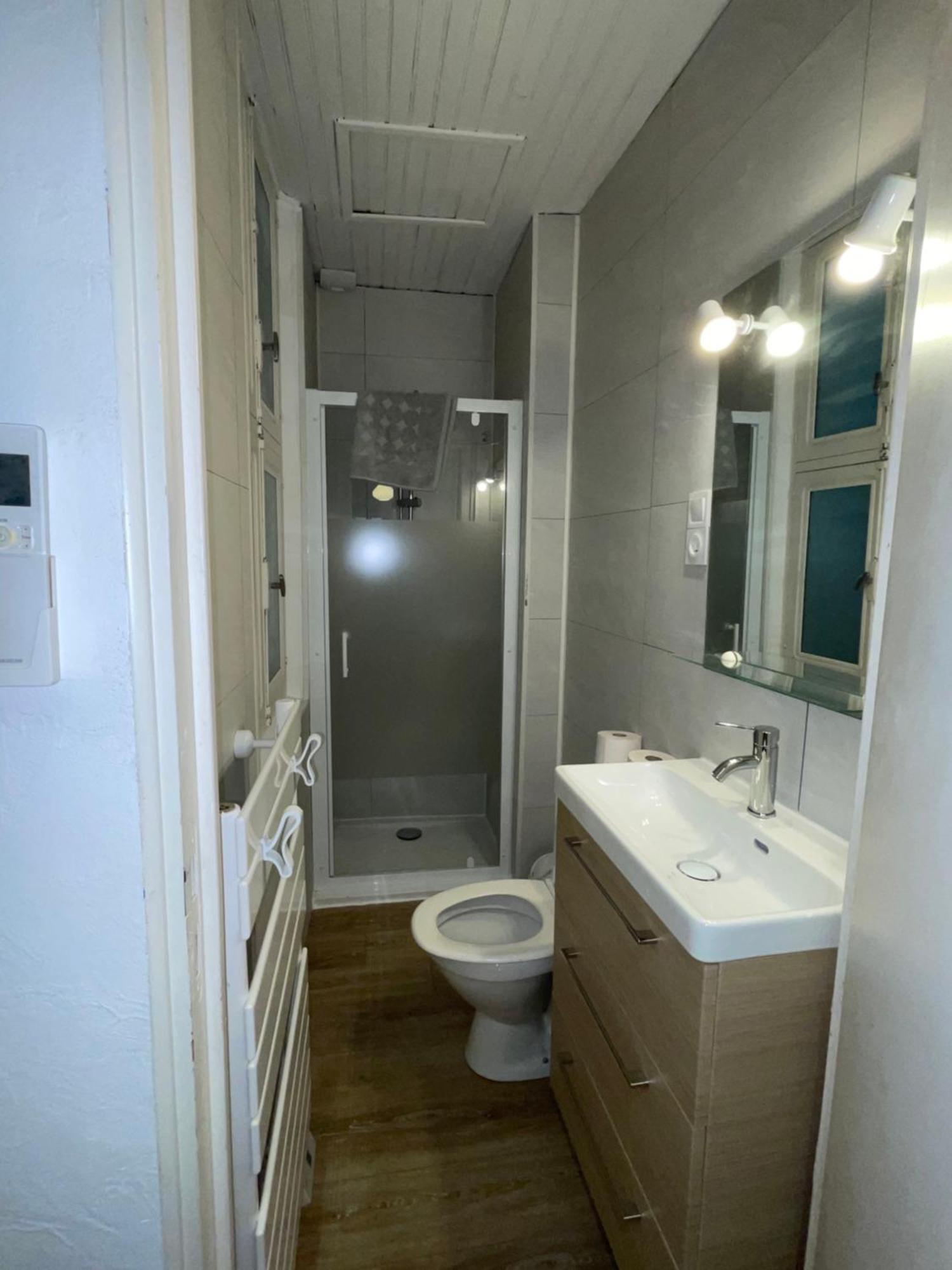 Studio N•2 Avec Patio En Plein Coeur De La Ville Баньер-де-Бигор Экстерьер фото